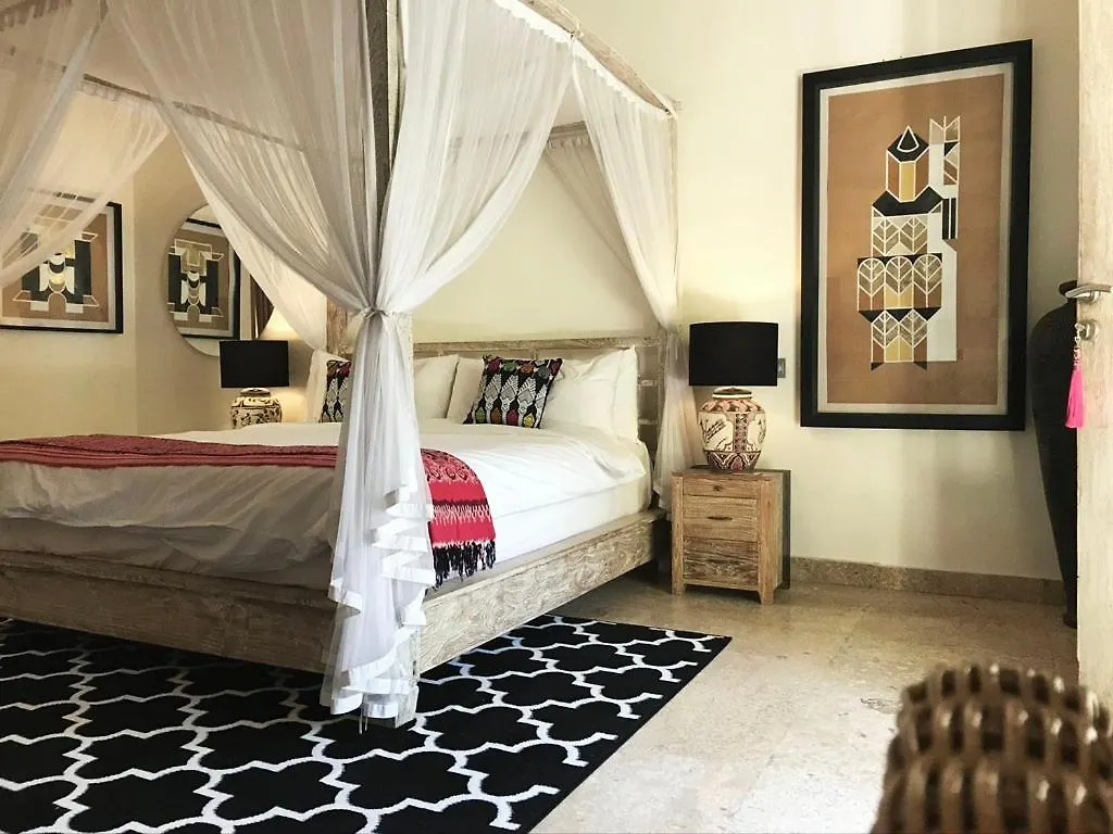 סמיניאק Villa La Playa 0*,